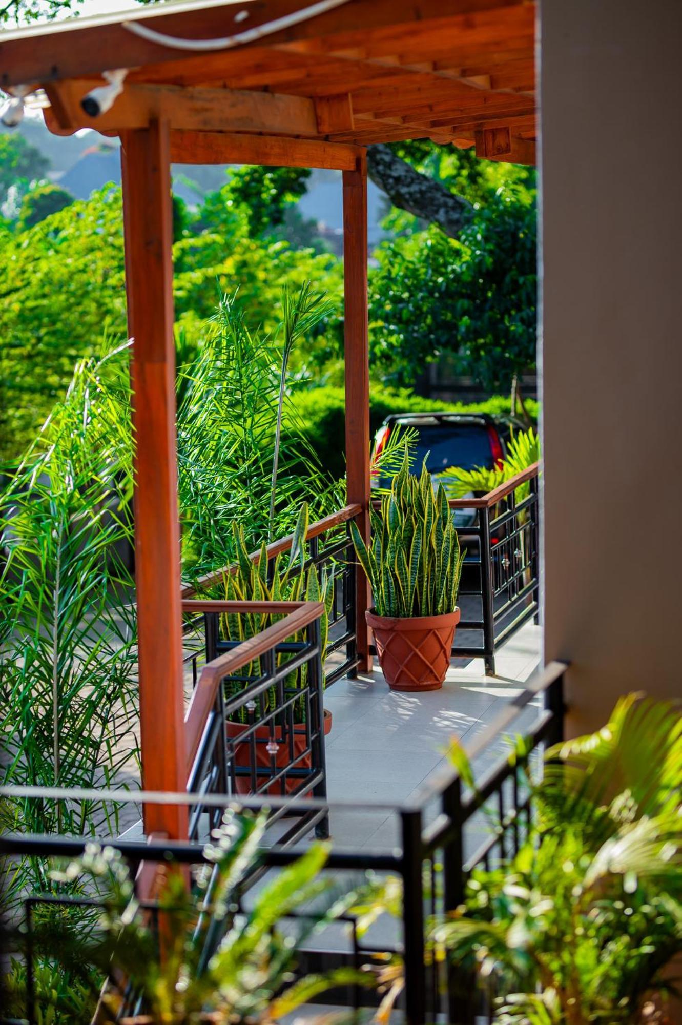 Greenside Hotel Arusha Buitenkant foto